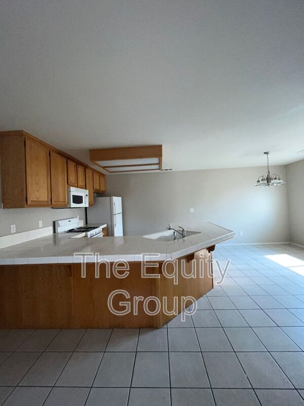 Building Photo - 2521 W Lark Ave