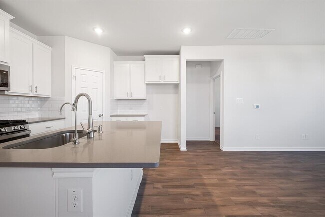Building Photo - 108 Leatherleaf Dr