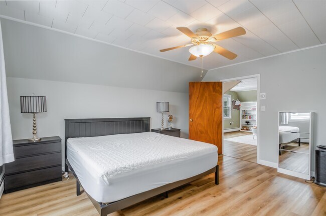 Building Photo - 28 W 37th St