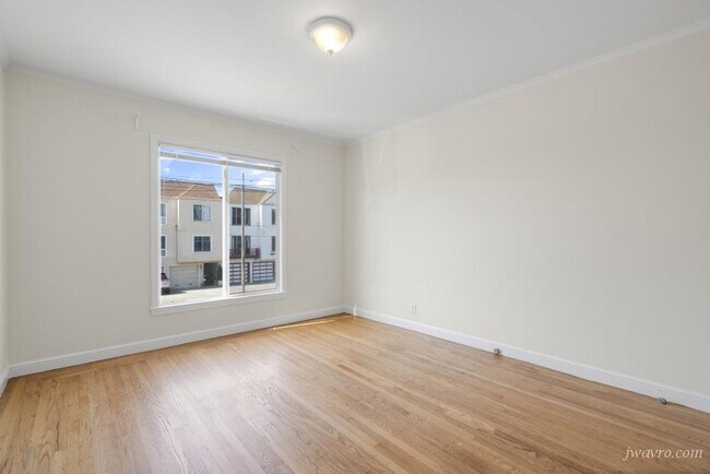 Building Photo - 1290 38th Ave