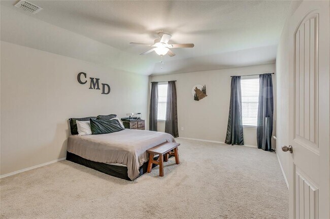 Building Photo - 255 Callaghan Dr