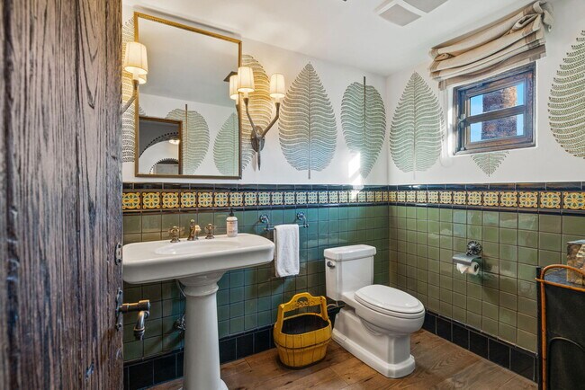 Building Photo - 535 N Belardo Rd