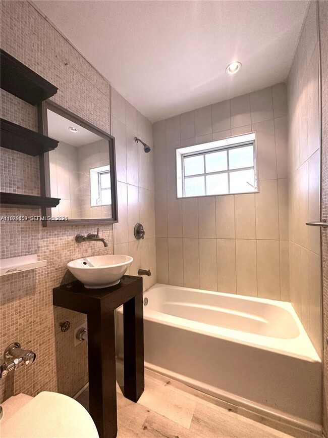 Building Photo - 840 10th St