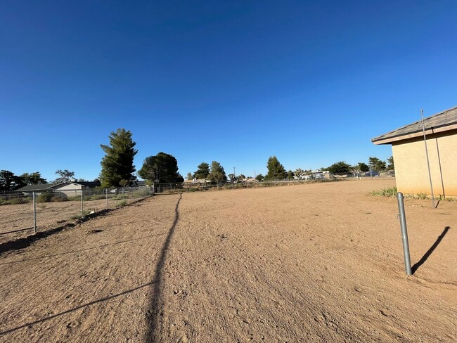 Building Photo - Beautiful Hesperia Starter Home, 2 Bedroom...