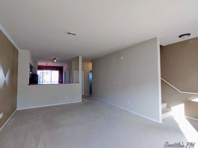 Building Photo - Large 3 Story Townhome with Tandem Garage!