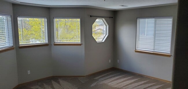 Building Photo - 3 Bedroom 2.5 Bath Home In Eagle Ridge - A...