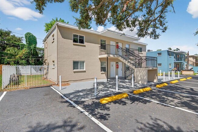 Building Photo - 1771 Russell St S