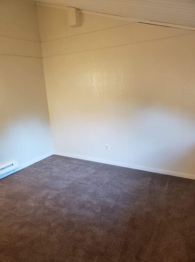 Building Photo - Move in Ready 1 Bed/1Bath in Clearwood with detached 2 car garage!