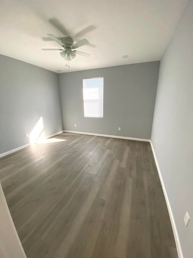 Building Photo - 514 NW 11th Ave