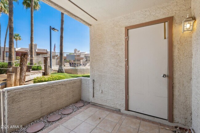 Building Photo - 205 N 74th St