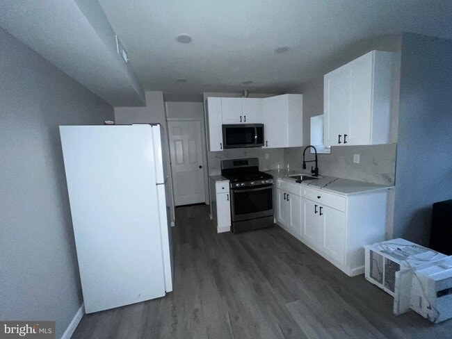 Building Photo - 6413 Buist Ave