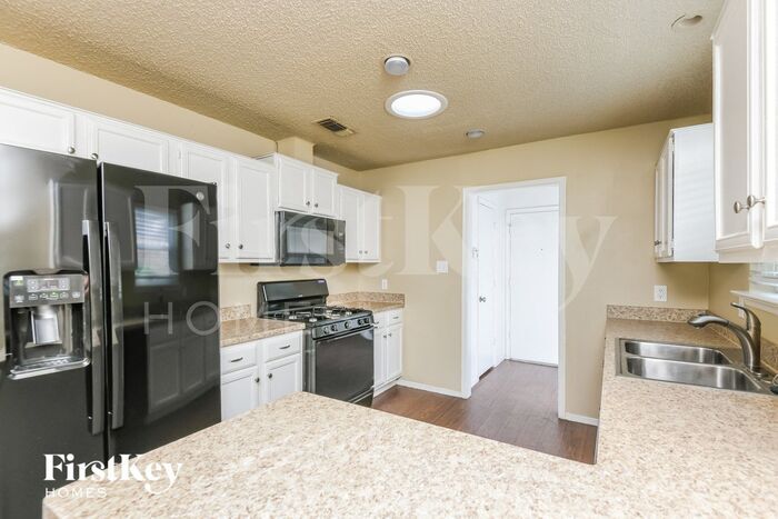 Building Photo - 3513 Hummingbird Dr