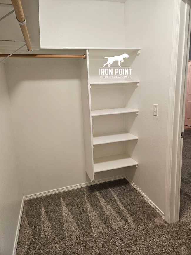 Building Photo - *$500 off your first months rent!* Move-in Ready Home w/new paint & flooring throughout, 2 car ga...