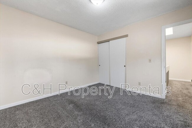 Building Photo - 2252 Avenue C
