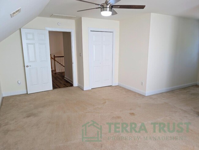 Building Photo - 10429 Madison Park Dr