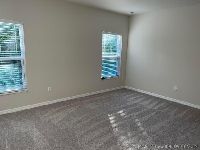 Building Photo - 3368 N Park Dr