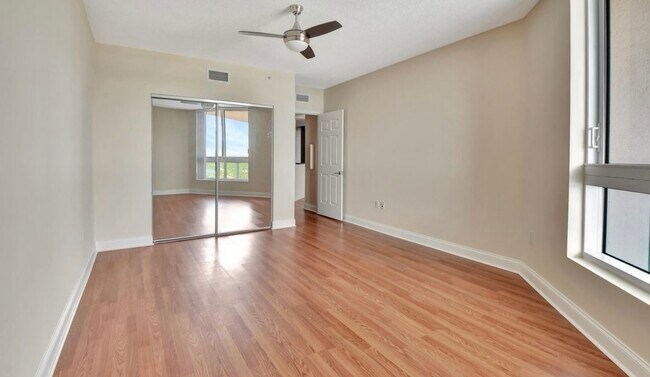 Building Photo - 241 Riverside Dr