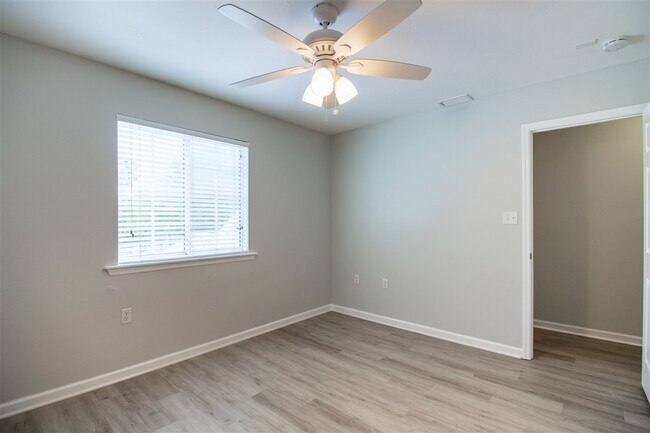 Building Photo - 2738 W Tharpe St