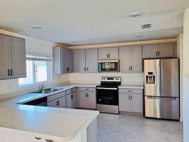 Building Photo - 1120 Papaya Cir.
