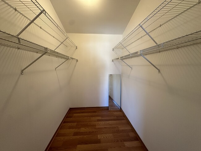 Building Photo - 535 Le Parc Cir