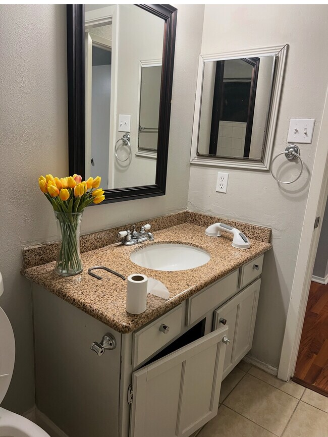 Building Photo - 20003 Rustlewood Dr