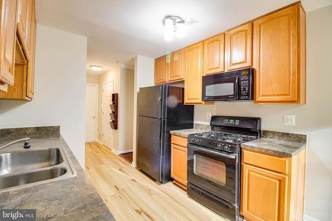 Building Photo - 2035 Astilbe Way