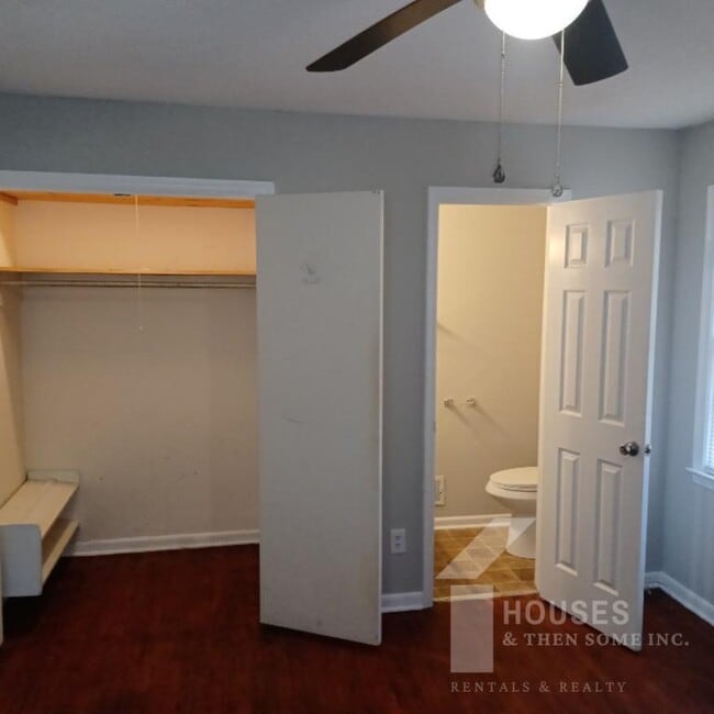 Building Photo - 218 Singing Woods Ln