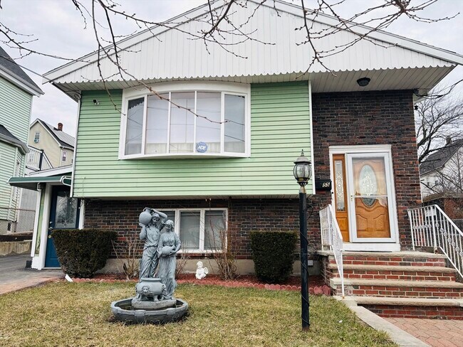 Building Photo - 55 Woodlawn Ave