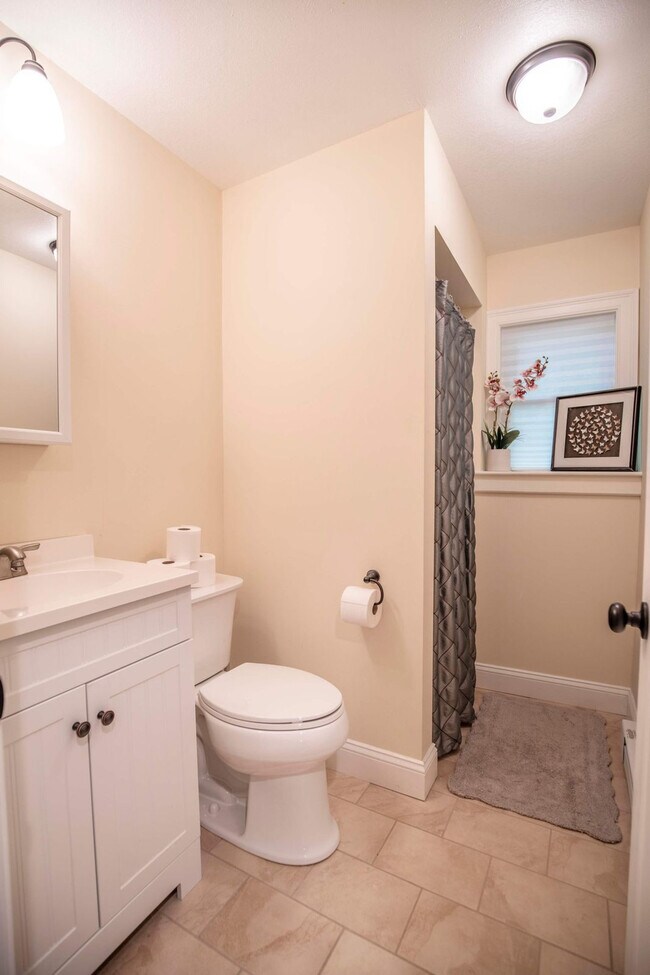 Building Photo - 32 Attitash Loop