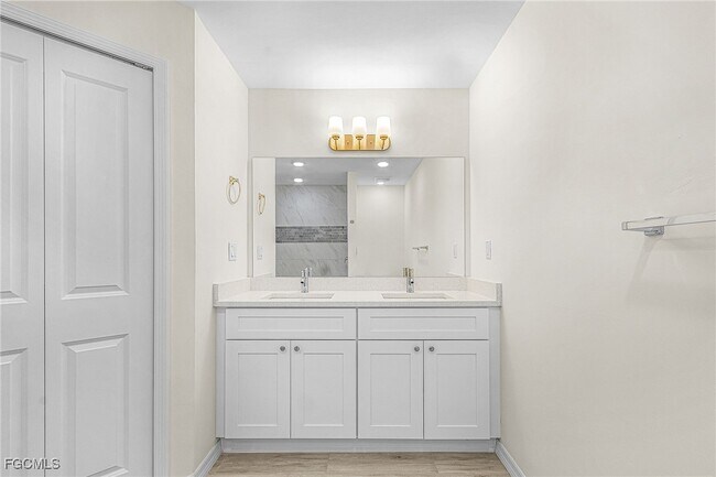 Building Photo - 3916 NE 9th Pl