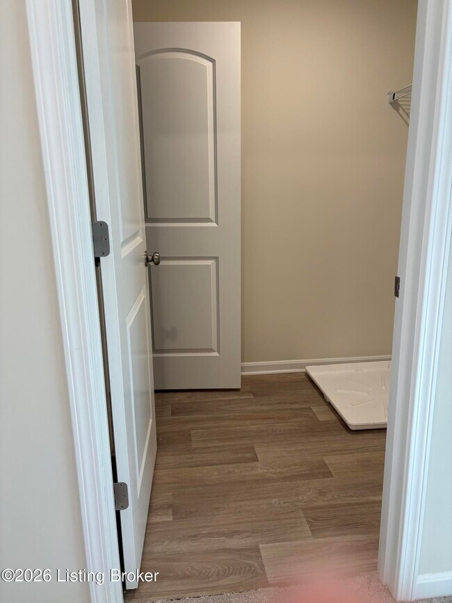 Building Photo - 2013 Lyndon Green Cir