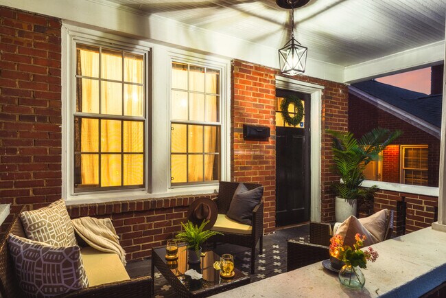 Building Photo - 715 Grandin Rd