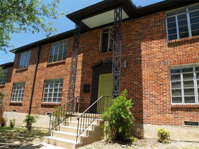 Building Photo - 3206 Tom Green St