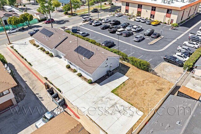 Building Photo - 108 S Lindsay St