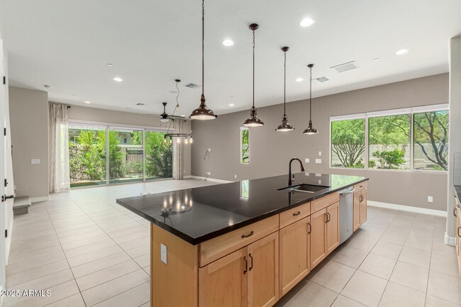 Building Photo - 7508 E Via De Luna Dr