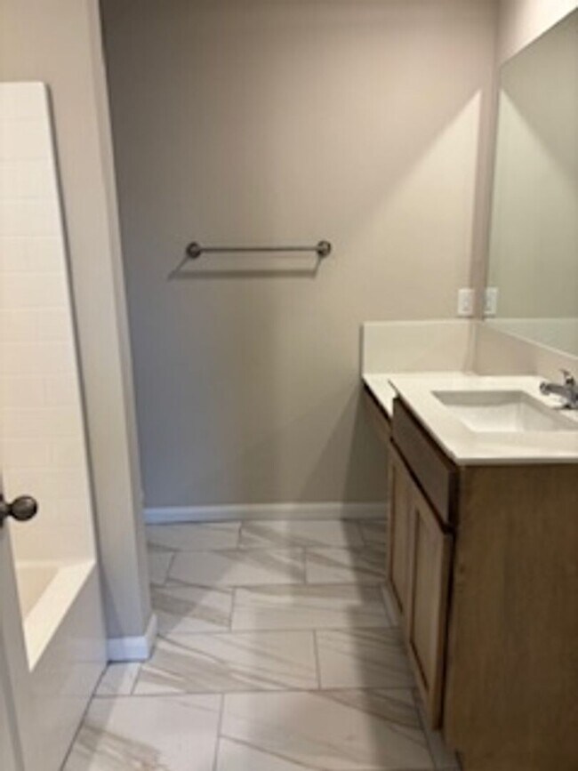 Building Photo - FIRST MONTH FREE - Beautiful New Home!