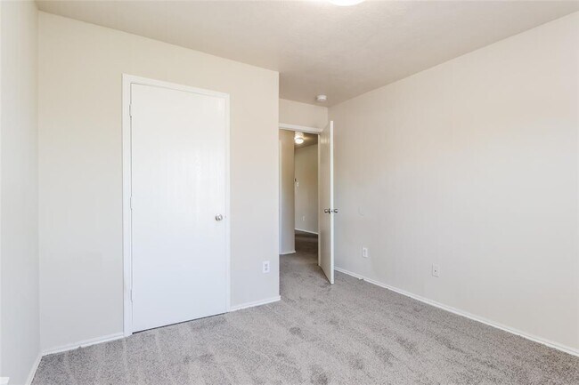 Building Photo - 21202 Linden House Ct