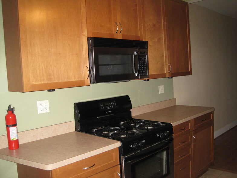 Kitchen - 2937 N Dawson Ave