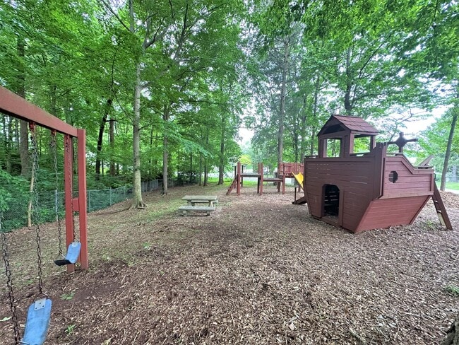 Building Photo - Fantastic 2BR / 2BA condo in prime West Kn...