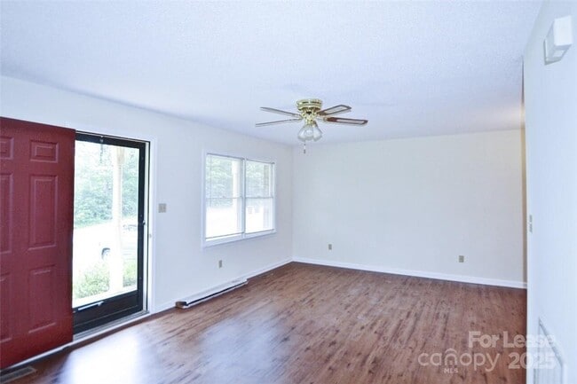 Building Photo - 3711 Dorothys Ln