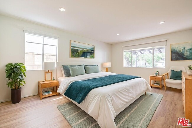 Building Photo - 25755 Hood Way