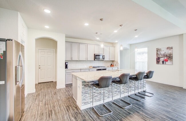 Building Photo - 27817 Ellie Oak Ln