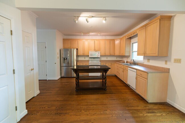 Building Photo - 4916 Gold Crest Dr