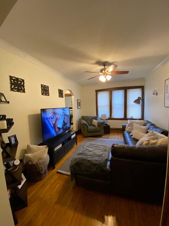 Building Photo - 1427 N Artesian Ave