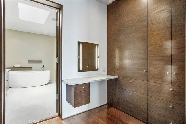 Building Photo - 419 Venice Way