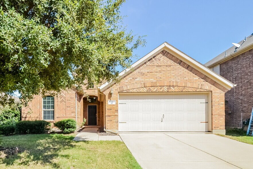 Primary Photo - 1717 Nightingale Dr