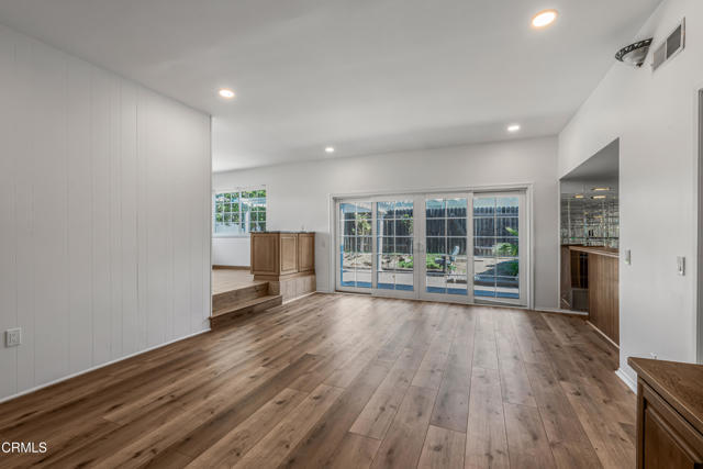 Building Photo - 327 Bethany St