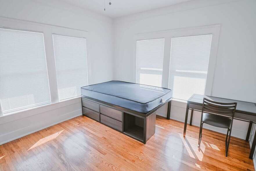 Primary Bed - Furnished - 4907 Louisiana St