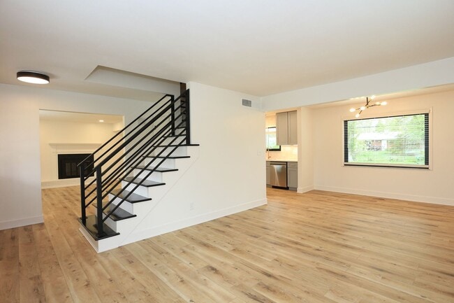 Building Photo - Beautifully Renovated Carmel Home!