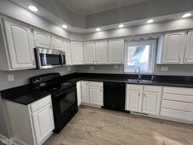 Building Photo - 5343 S Linwood Ave